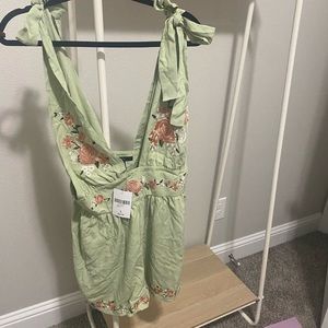 BRAND NEW F21 ROMPER
